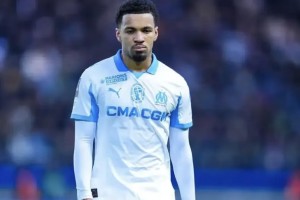 马赛主帅谈恩瓦内里罚丢点球：我从不评判罚丢点球的球员