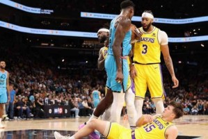 火爆的戴维斯状态依旧，愤怒的贝弗利难挽局面